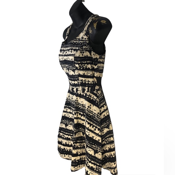 Black n White Aztec Style Dress - Picture 2 of 6